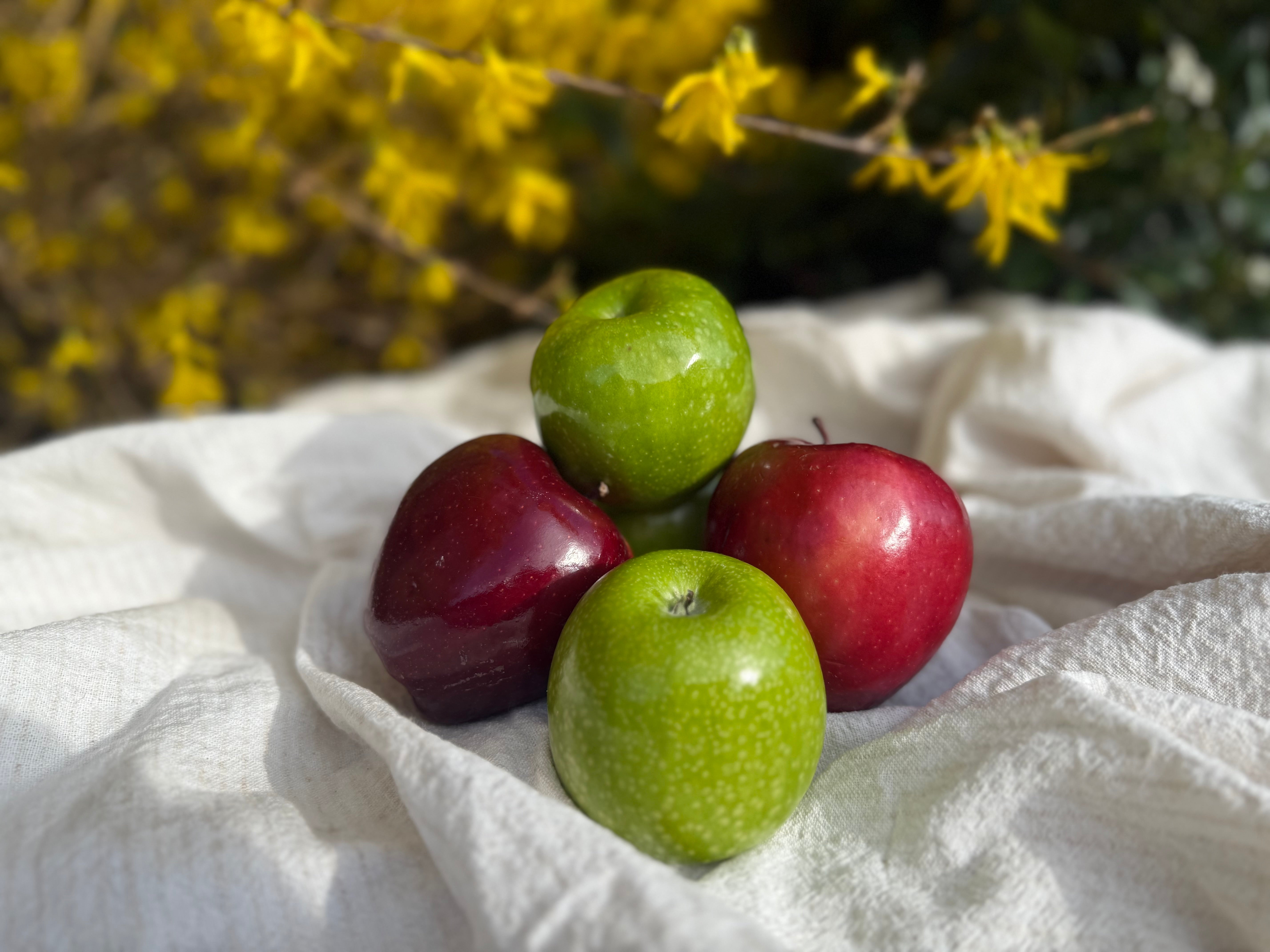 Fresh Local Apples (250g) – Plough & Pantry
